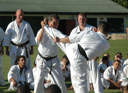 Edzés közben... - Budapest - ALL KYOKUSHIN KARATE WORLD TOURNAMENT - Össz Kyokushin Karate Világbajnokság - Budapest karate - Budapest világbajnokság - Budapest verseny - Budapest sport - Kalmár Árpád - Magyarországi Harci Művészetek Szövetségének elnöke - Magyarországi Harci Művészetek Szövetsége - Média szakértő - Budapest média - Budapest Sportaréna - Budapest Papp László Sportcsarnok - Karate Szövetség 