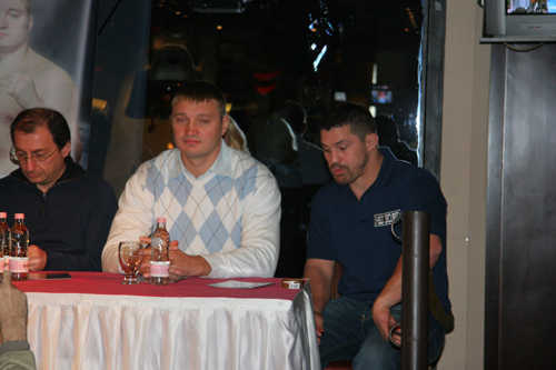 K-1 Rules Tournament 2009 app László Budapest Sportaréna Katona Attila, Kovács István, Papp Vilmos, Igor Jusko, Alekszej Ignasov és Bárdosi Sándor várta a tollforgatók kérdéseit box martial arts mma ufc k-1 k1 thai box thai boksz muay thai muay thai box muay thai muay thai box muay thai edzés muay thai training magyar hivatásos és amatör muay thai szövetség muay thai video muay thai szövetség muay thai edzések muay thai stuff muay thai game boxing  kickboxing  kick box kickbox fitness kickbox kick box edzés kickbox hu kick box aerobic norbi kickbox kick box szeged kickbox pro kick box hu kickbox edzés kick box  világkupa kick box oktatás kickbox aerobic kick box aerobik kick box edzések kick box gála norbi kick box karate kyokushin karate shotokan karate bikini karate babes karate kid karate do bikini karate karate video karate klub karate kata kyokushinkai karate jka karate shito ryu karate wado ryu karate