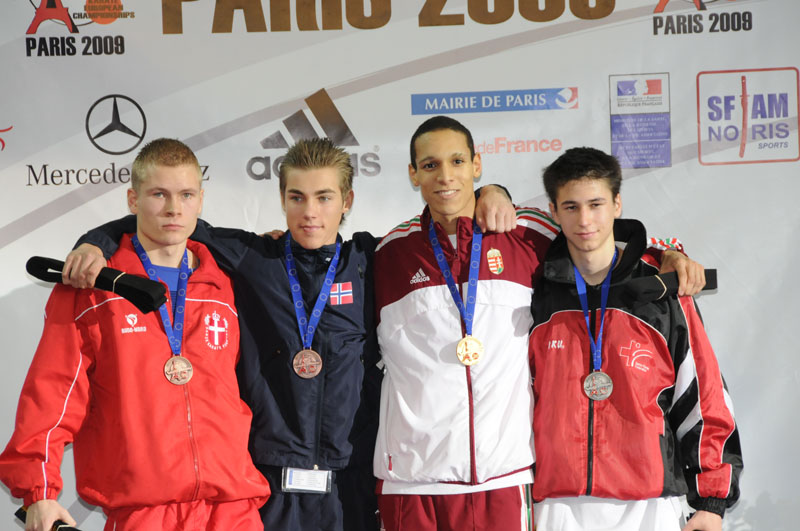 Junior férfi kumite 