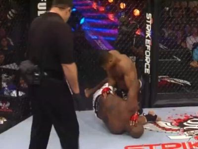 Overeem kereste a fogást ellenfelén Overeem kereste a fogást ellenfelén