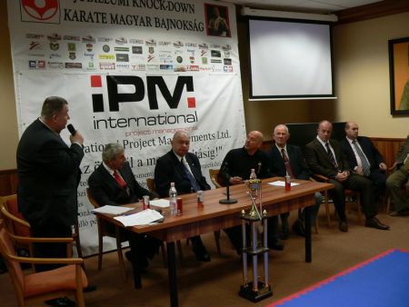 Sensei Kalmár Árpád beszédet mond