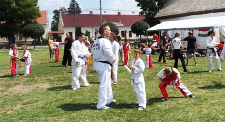Taekwondo edzés a Demonstrációs napon