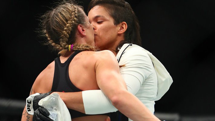 Elkeltek a UFC-s lányok