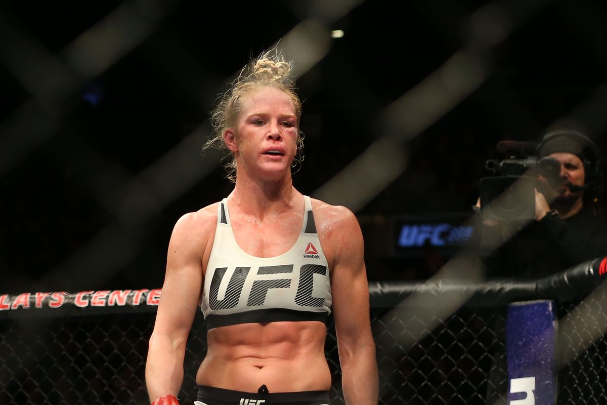 Holly Holm hosszabbított a UFC-vel