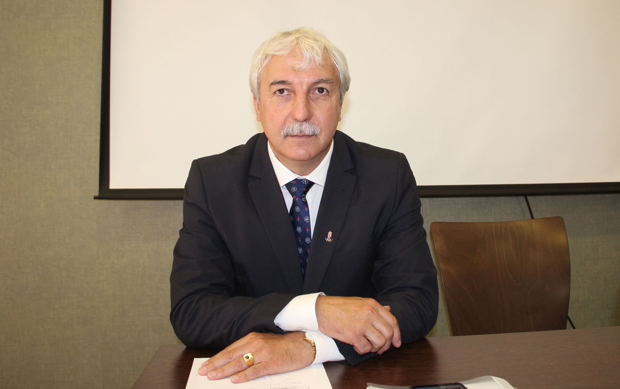 Egyhangú döntéssel maradt Dr. Mészáros János a karate szövetség elnöke!